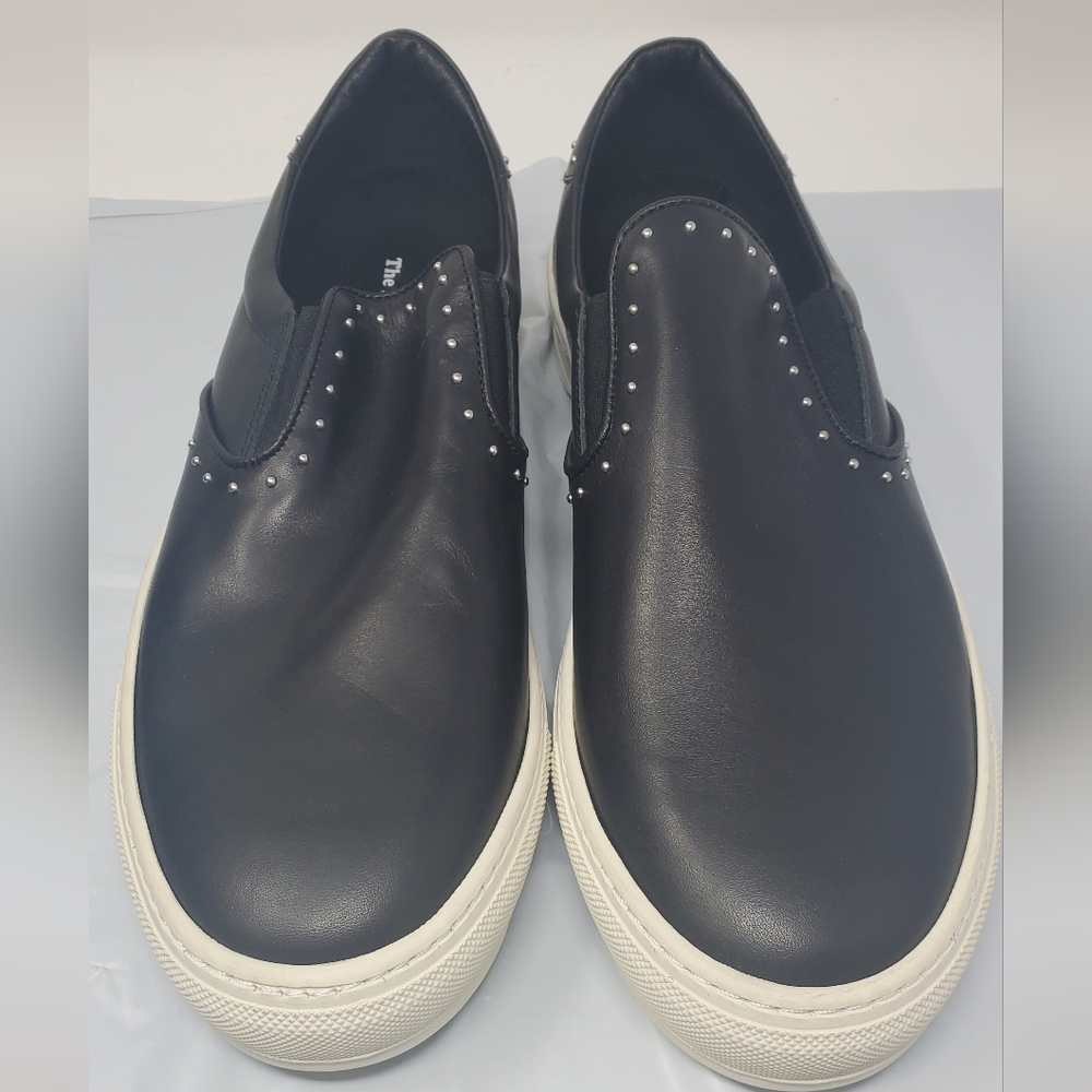 BLACK SLIP ON